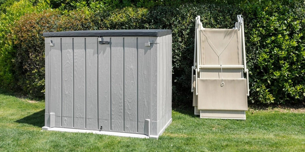 Baule porta attrezzi e bidoni da esterno Stora Way Plus XL 1270 litri in resina con doppia anta e apertura assistita colore grigio talpa e marrone Toomax