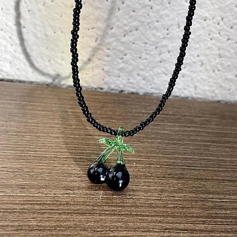 Collana fatta a mano con perline nere: ciondolo a forma di ciliegia, idea regalo