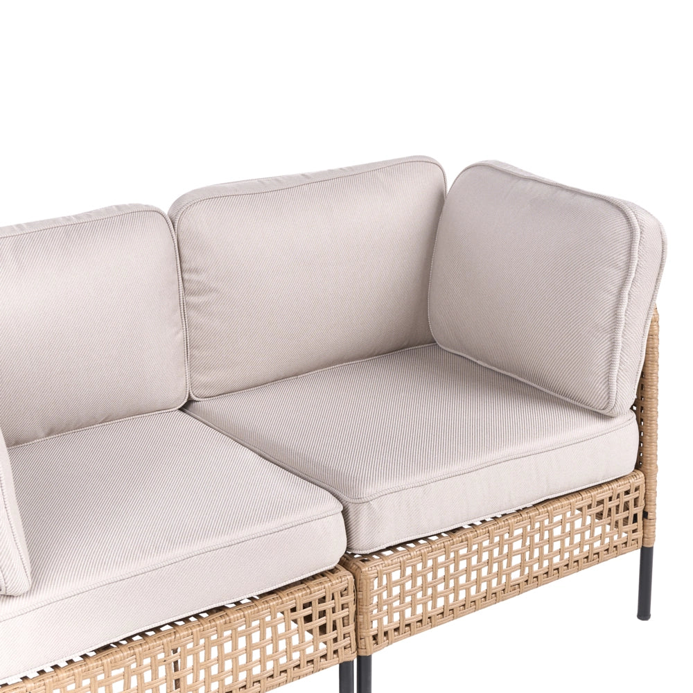Divano da esterno con tavolino in rattan PE beige chiaro a 2 posti con struttura in metallo cuscini per seduta e schienale piano in vetro stile moderno