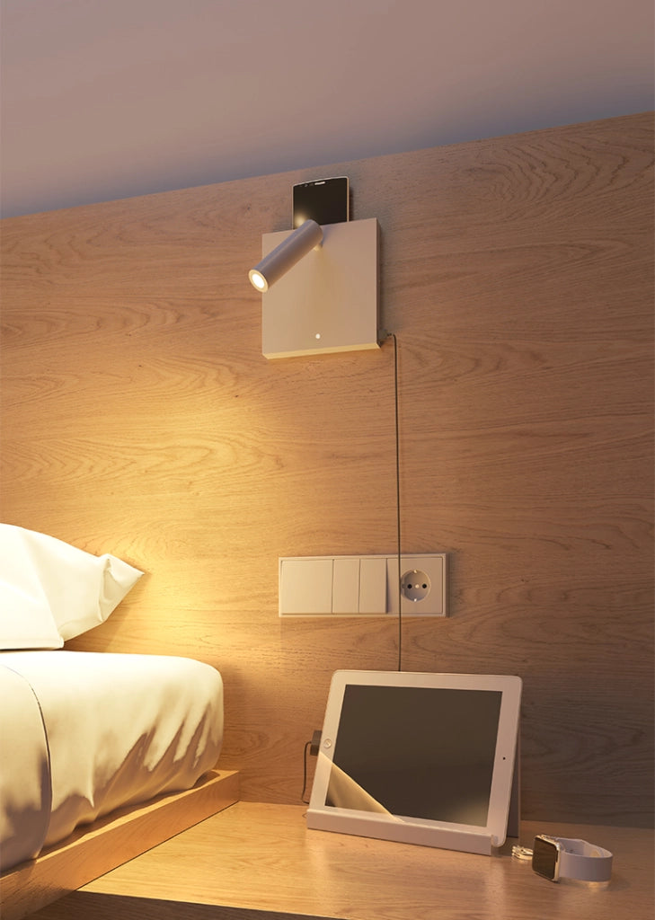 Applique LED da Parete Sweet Wall 4W 2700K 20° Orientabile con Caricatore Wireless USB-A/C Integrato Nero Opaco - Beneito & Faure