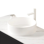 Lavabo da appoggio rotondo in ceramica bianca lucida; vasca monoblocco per piani e mobili da bagno