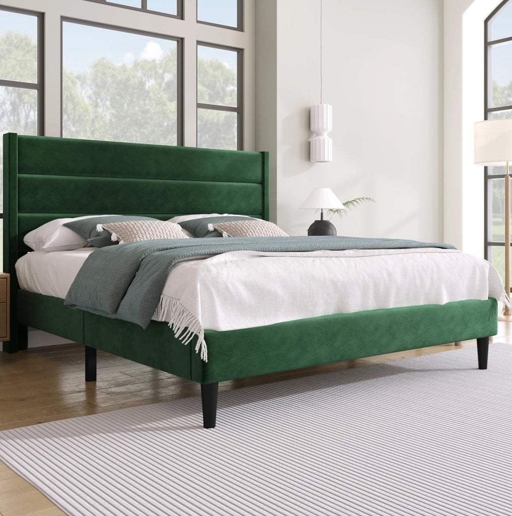 Letto imbottito 140x200 cm con testiera e rete a doghe; velluto verde scuro