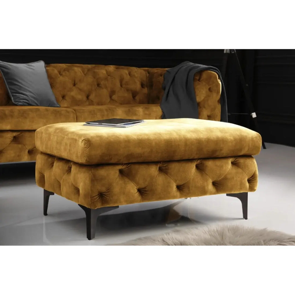 Pouf VELENA giallo senape – Pouf barocco in velluto con piedi in metallo neri