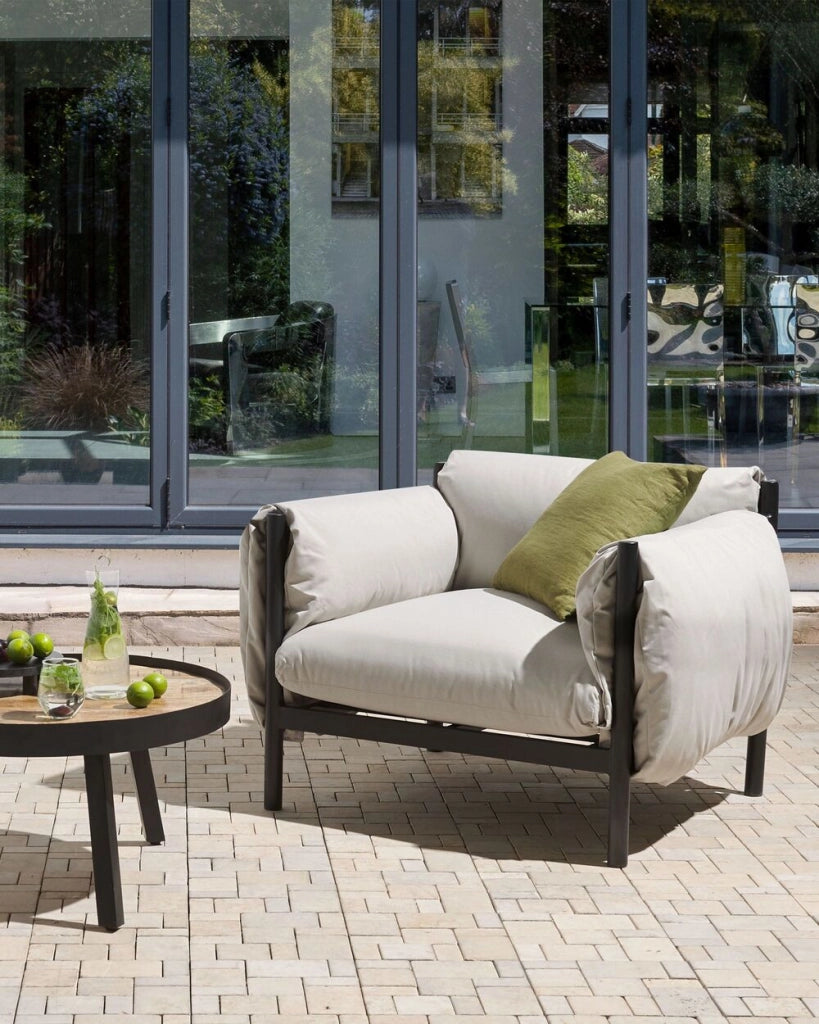 Poltrona da giardino in alluminio Struttura in alluminio nero Cuscini in tessuto idrorepellente grigio chiaro
