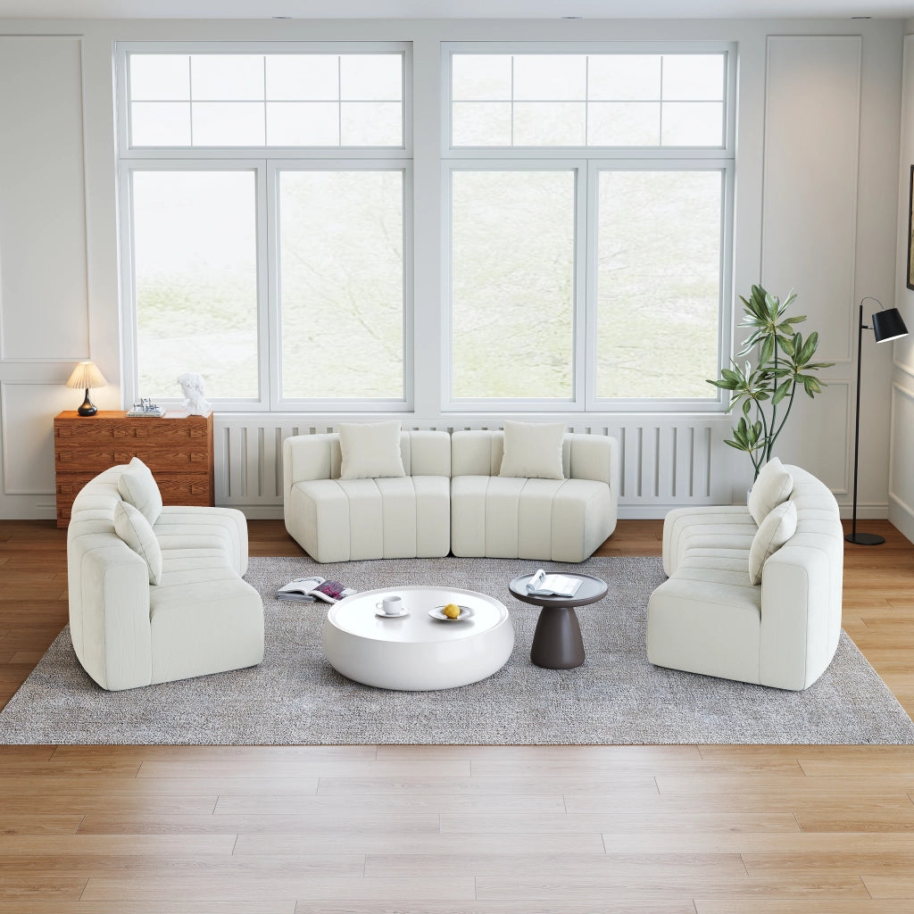 Sofà modulare curvo in chenille beige, composizione semicircolare da 6 moduli con 2 cuscini