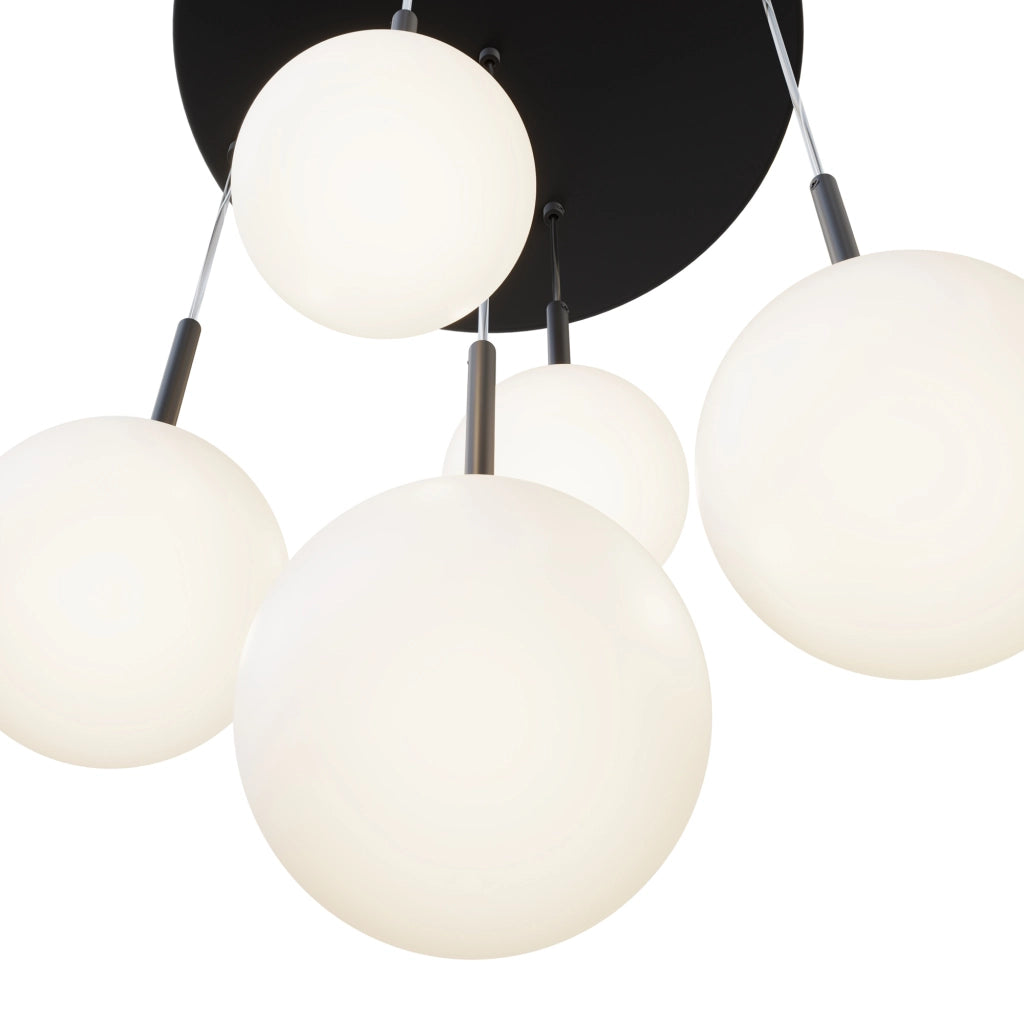 Maytoni Lampadario Minimal Basic Form 5 luci E14 nero metallo diffusore vetro bianco