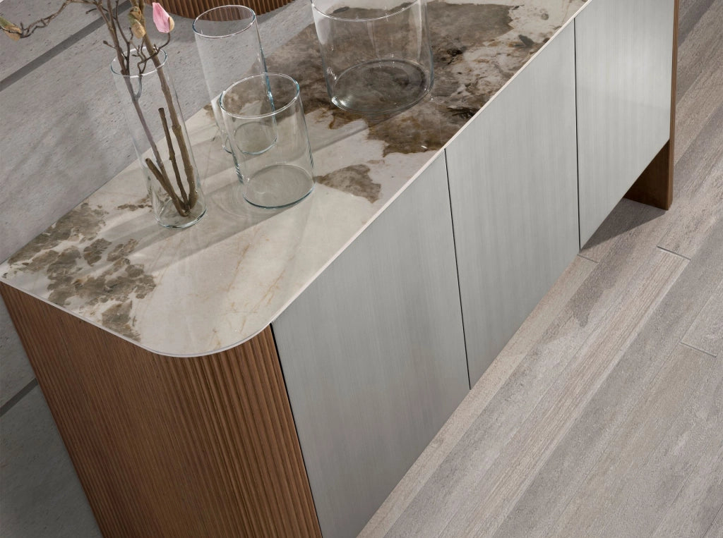 Credenza in legno d'argento, noce e piano in marmo porcellanato