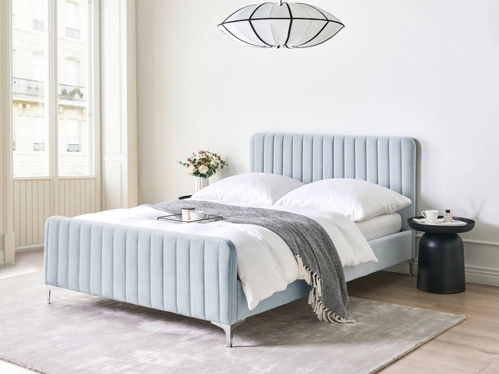 Letto con rete in velluto azzurro 140 x 200 cm testata imbottita gambe moderne in metallo