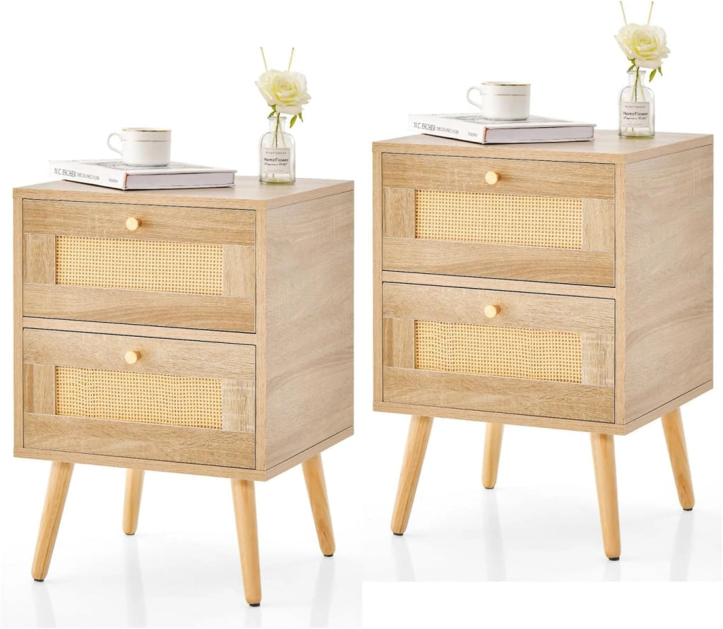 Comodino, Tavolo da Notte con 2 Cassetti Scorrevoli e Decorazione Rustica in Rattan, Piano Spazioso, Bottoni Dorati Eleganti e Cuscinetti di Protezione per Piedi, Naturale (2)
