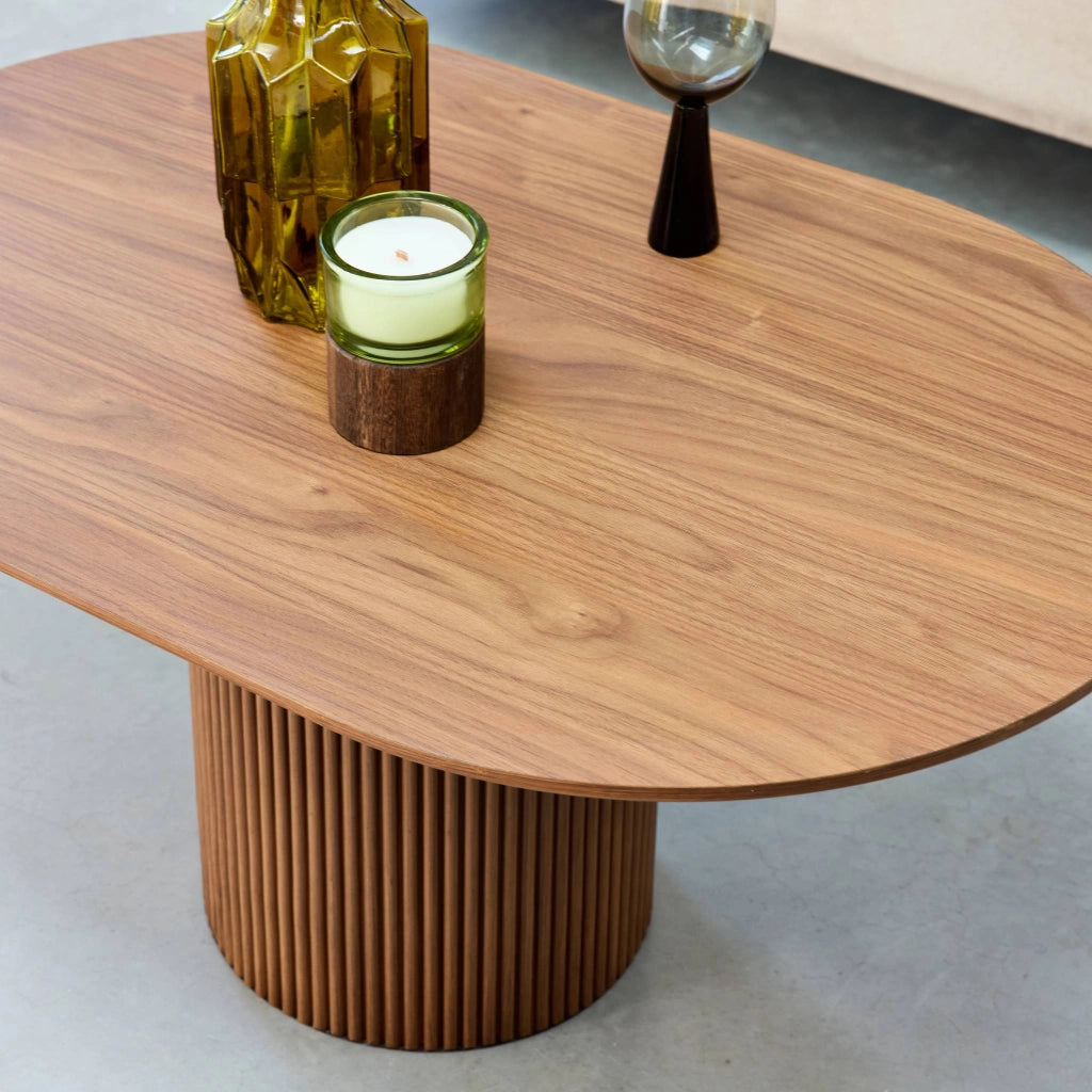 Tavolino oblungo con effetto legno intagliato, noce