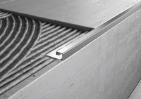 Profili in ACCIAIO sezione quadra per gradini. Barra 2.5 m SPESSORE ACCIAIO: MM 1, FINITURA: Lucido, SPESSORE PER MATTONELLA: MM 8