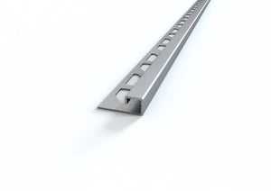 Profili in ACCIAIO sezione quadra per gradini. Barra 2.5 m FINITURA: Opaco, SPESSORE ACCIAIO: MM 1, SPESSORE PER MATTONELLA: MM 12