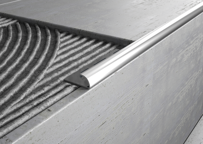 Profili in ACCIAIO sezione tonda per gradini. Barra 2.5 m SPESSORE PER MATTONELLA: MM 8, SPESSORE ACCIAIO: MM 1, FINITURA: Opaco