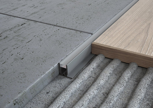 Profilo a Giunto Dilatazione in PVC con Silicone Grigio e Trasparente per Pavimenti Barra 2 m. Misura: Giunto 8x8, Colore silicone: Trasparente, Lunghezza: Barra 2 m