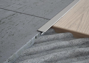 Profilo coprigiunto in ALLUMINIO a "T" per pavimenti. Barra 2.5 M Misura: MM 10, FINITURA: Alluminio lucido