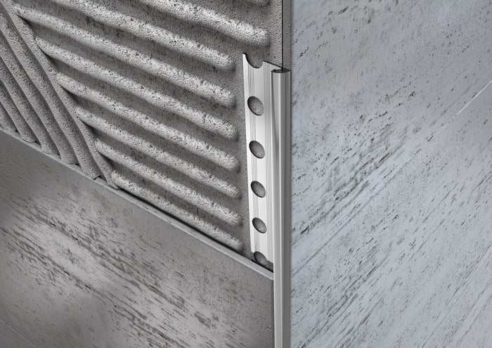 Profilo per bassi spessori 4.5 mm in ALLUMINIO angolo tondo per rivestimento. Barra 2.5 M Misura: 4.55 MM, FINITURA: Alluminio lucido