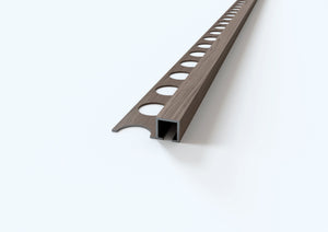 Profilo quadro in ALLUMINIO - Finitura LEGNO. Barra 2.6 m CODICE: Finitura Quercia. Spessore per piastrelle 12 mm.  Barra 2.6 m