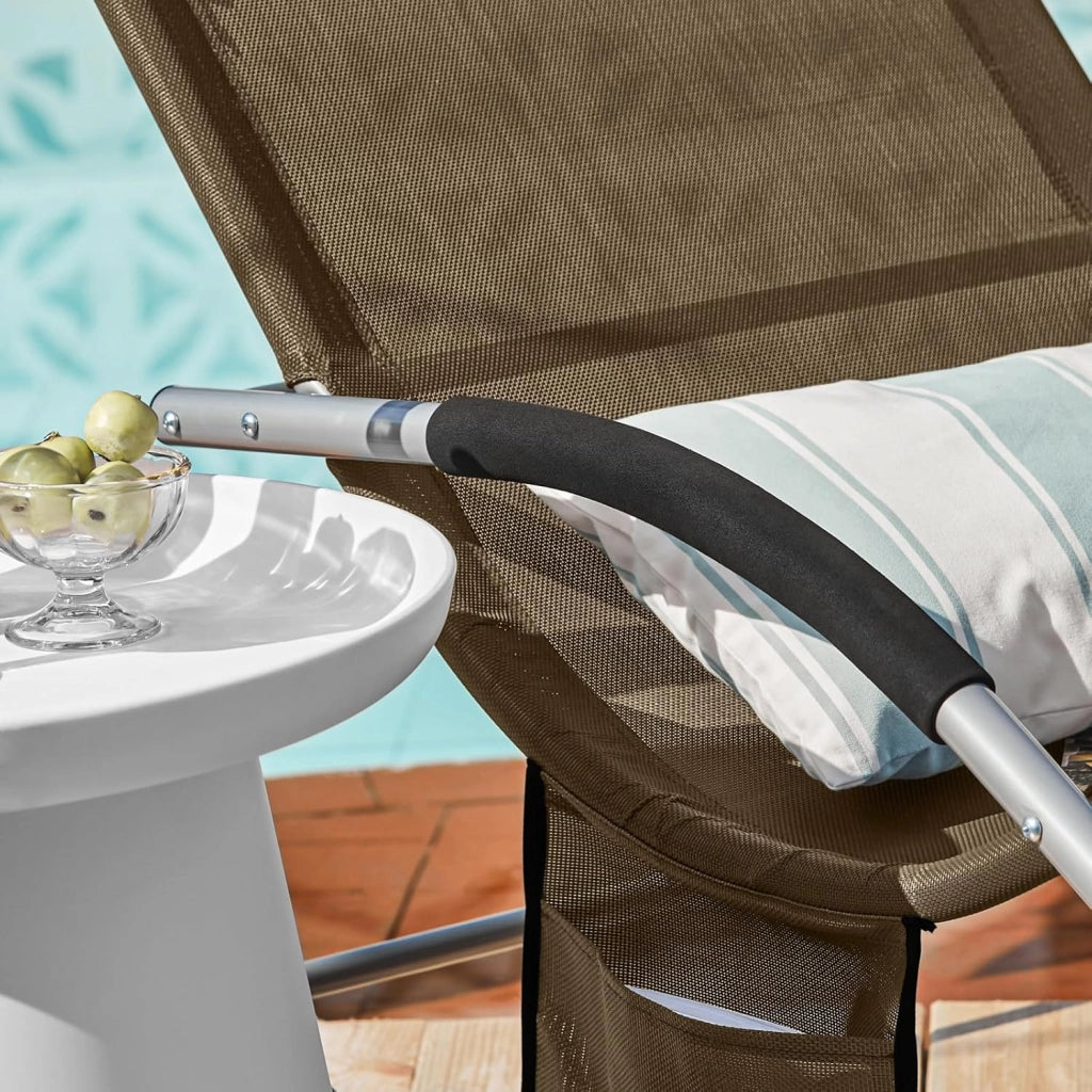 Set di 2 sedie a dondolo da esterno Poltrone sedie sdraio da giardino con cuscino e poggiatesta portata fino a 150 kg Marrone 150x63x87 cm OGS28-BRX2