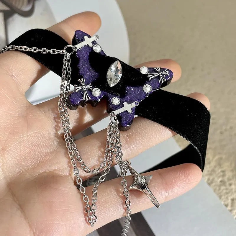 Collana con farfalla e diamante e nastro nero: gioiello con perline fatto a mano