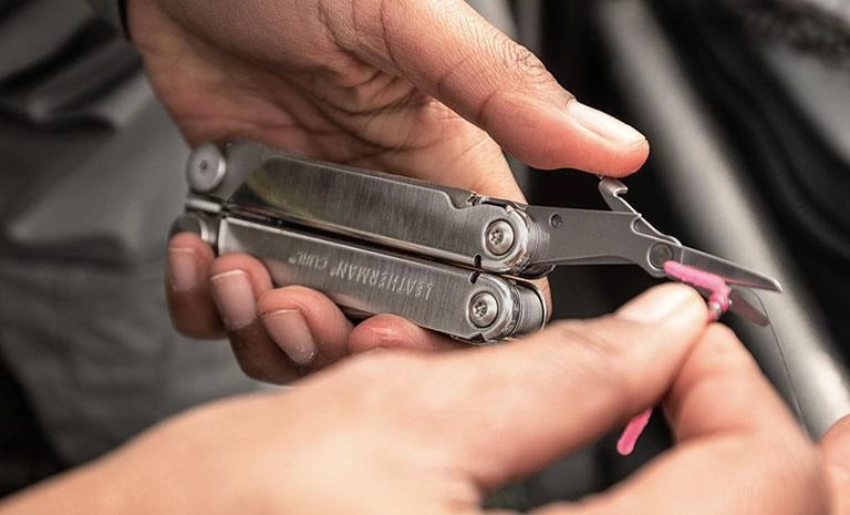 Leatherman LTG832932 Curl Multitool Tascabile 15 Strumenti Acciaio Inossidabile con Fodero in Nylon colore Argento