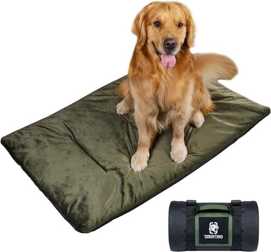 Dipende dalle dimensioni del tuo cane, potrebbe essere adatto per cani di grandi o medi taglia, copre 110 x 68 cm, reversibile e lavabile a mano, ideale per campeggi e attività all'aperto.