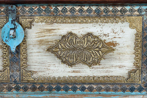 Cassapanca in massello di mango e particolari in ottone