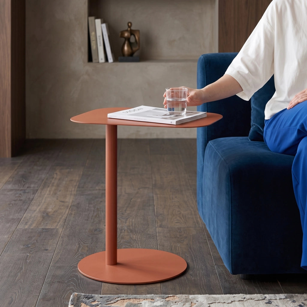 Tavolino Laterale da Divano Nastätten Metallo Piano Trapezoidale - Rosso Mattone Opaco [en.casa]