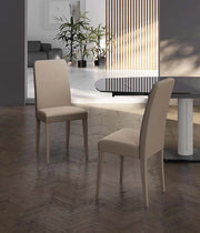 Sedia Anita in Similpelle Beige con Gambe in Legno di Faggio Laccato, Design Moderno ed Elegante per Interni - Ombrellificio