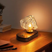Lampada da parete in stile mid-century modern con vetro scuro e copertura in vetro di ghiaccio giallo ambrato. Adatta per ingresso, soggiorno e veranda. Lampada da parete vintage con stile rurale. 

Modello: 
Specifica: 
Codice prodotto: