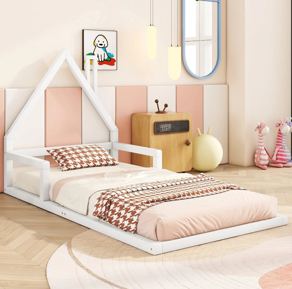 Letto per bambini a forma di casa 90x200 cm in pino e MDF; bianco