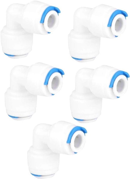 Connettore di tubo in PE a 90 gradi con adattatore femminile per la montaggio di tubi sanitari e filtri acqua.
