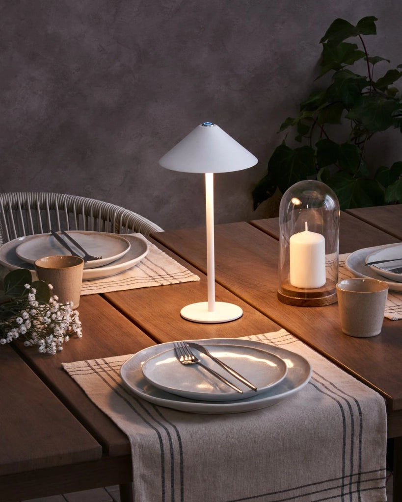 Lampada da tavolo in alluminio bianco con interruttore a sfioramento e cavo di ricarica USB senza fili stile moderno
