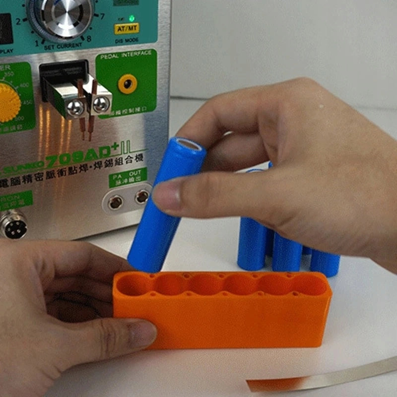 Forma a Doppia Fila per Saldatura Batterie 18650 2x4 – Struttura Stabile, Spazio per Nastro Nichel | Capacità 8 Celle