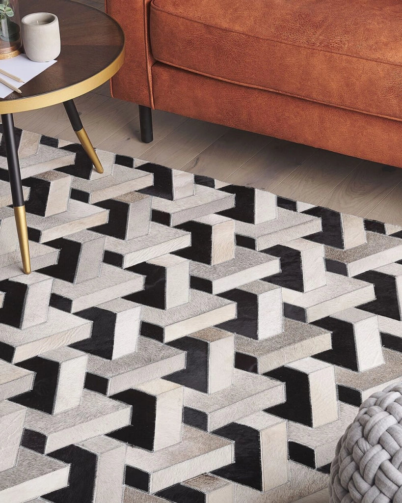 Tappeto tappetino Pelle Bovina Nera e Bianca 140 x 200 cm Motivo Geometrico Patchwork