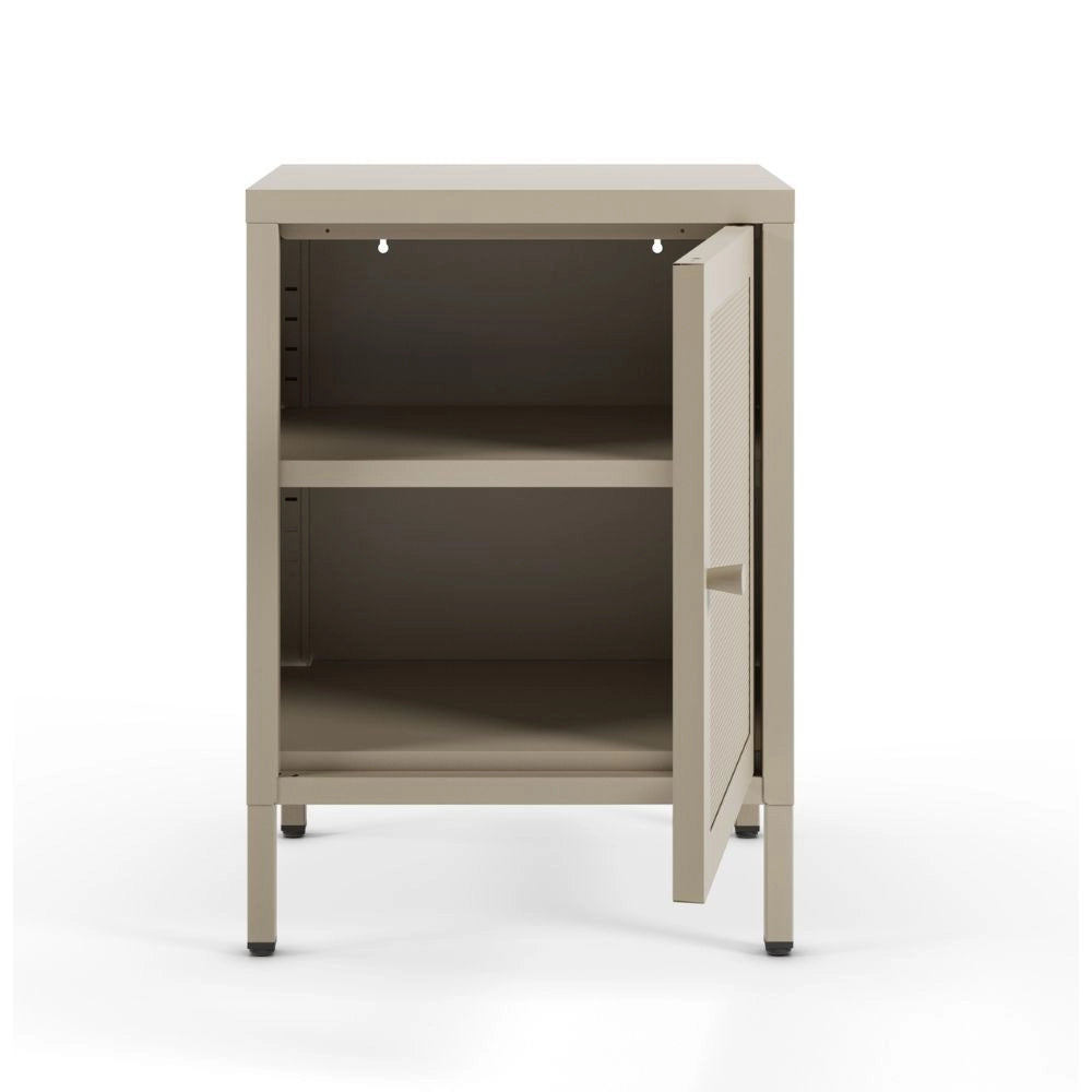 Comodino Fayna in metallo sabbia con anta reticolata 40x35x60H – Design industriale