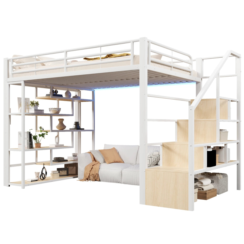 Letto a soppalco 140x200 per bambini con scala integrata; struttura in metallo e MDF; ripiani; LED e barriera; bianco