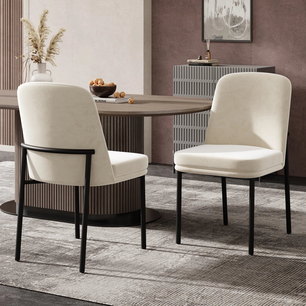 Set di 2 sedie da pranzo in velluto beige con struttura in metallo nero, seduta imbottita, stile moderno minimalista
