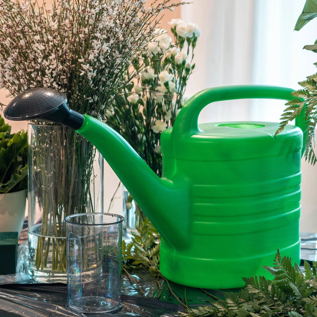 Annaffiatoio da giardino KADAX da 15 litri per uso domestico, in plastica, di grande capacità, ideale per innaffiare fiori e piante.
