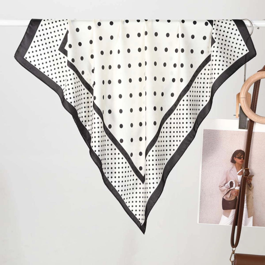 Eleganti e trendy sciarpe di seta da donna, realizzate in pura seta.