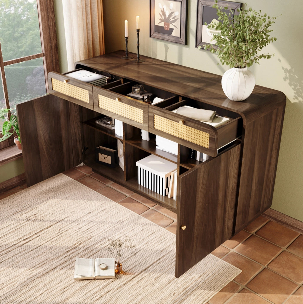 Credenza 120x40x85 cm in MDF e truciolare; 3 cassetti; ante e ripiani; effetto noce