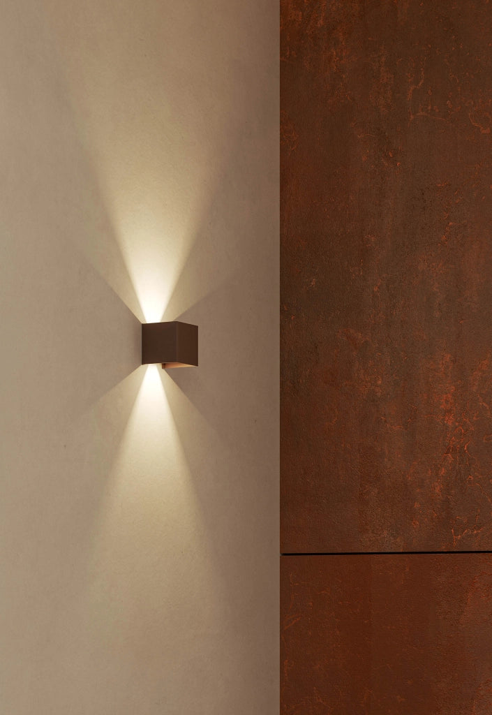 Lek Applique LED da Parete per Interni ed Esterni 6,8W 2700K IP54 IK04 Finitura Corten Texturizado Fascio Luce Regolabile 0-120 Gradi Codice LEK-C