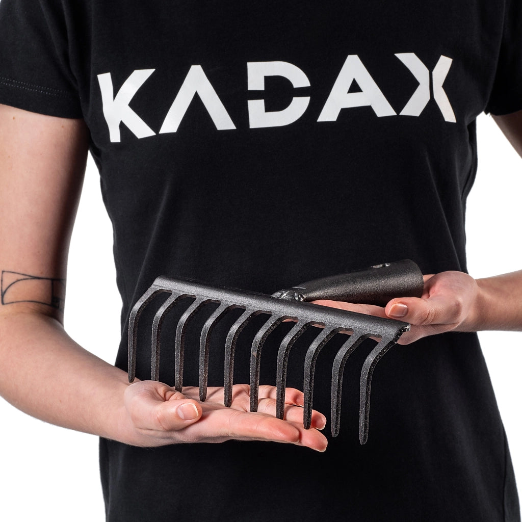 Rastrello per foglie in acciaio KADAX a 10 denti, senza manico, per terra ed erba.