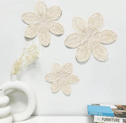 Decorazione per parete in stile boho con fiori di rattan per un'atmosfera unica