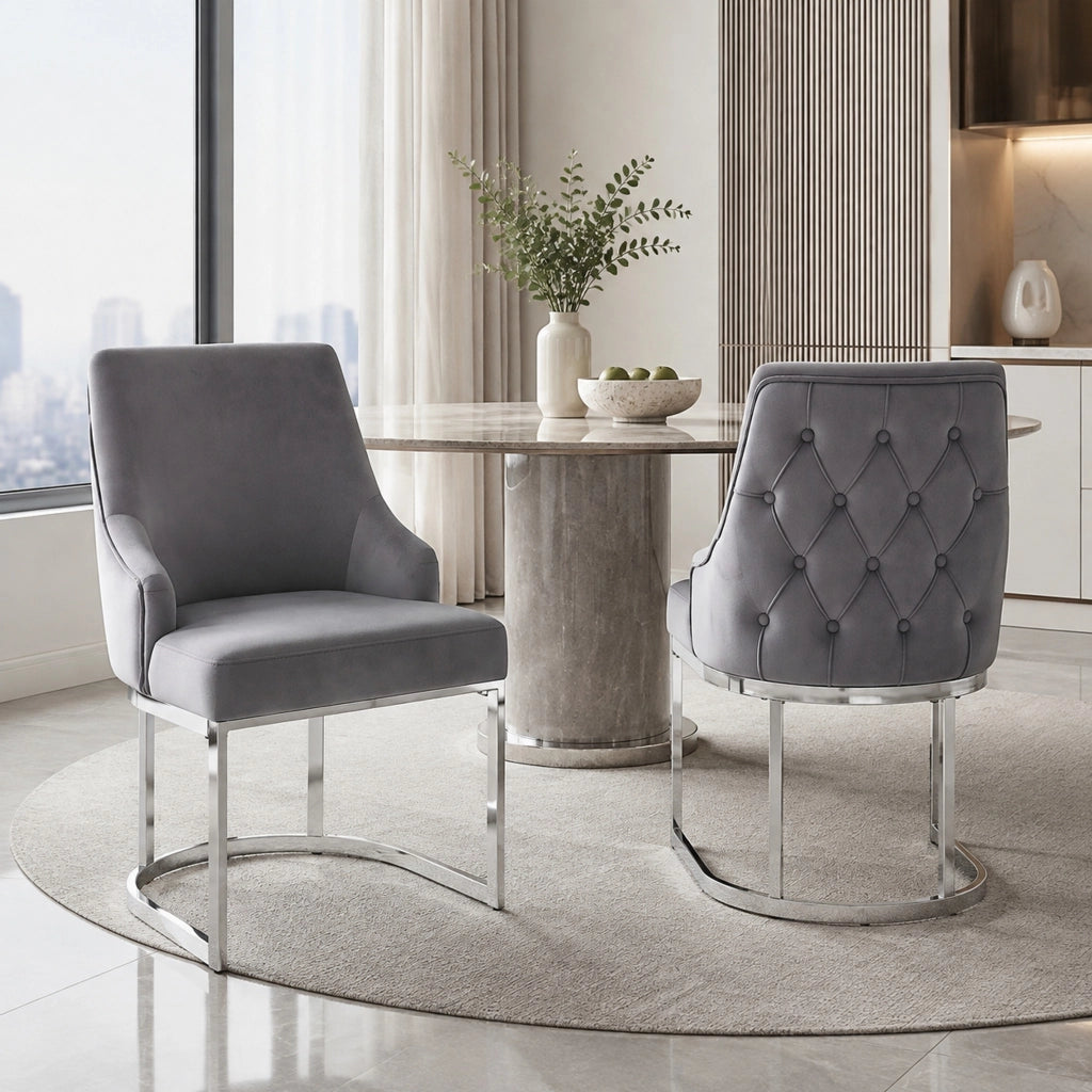Set di 2 sedie da pranzo 81.99x54x53.49 cm con schienale trapuntato; velluto grigio e argento