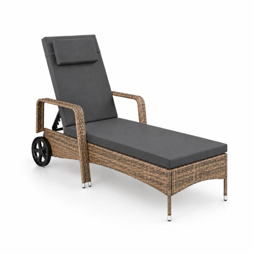 Lettino Prendisole Reclinabile In Polyrattan Con Schienale Regolabile In 6 Posizioni Cuscino Poggiatesta E Ruote Ideale Per Giardino Piscina Terrazza Solarium Relax Outdoor 196 x 72 x 94.5 Cm Marrone Chiaro