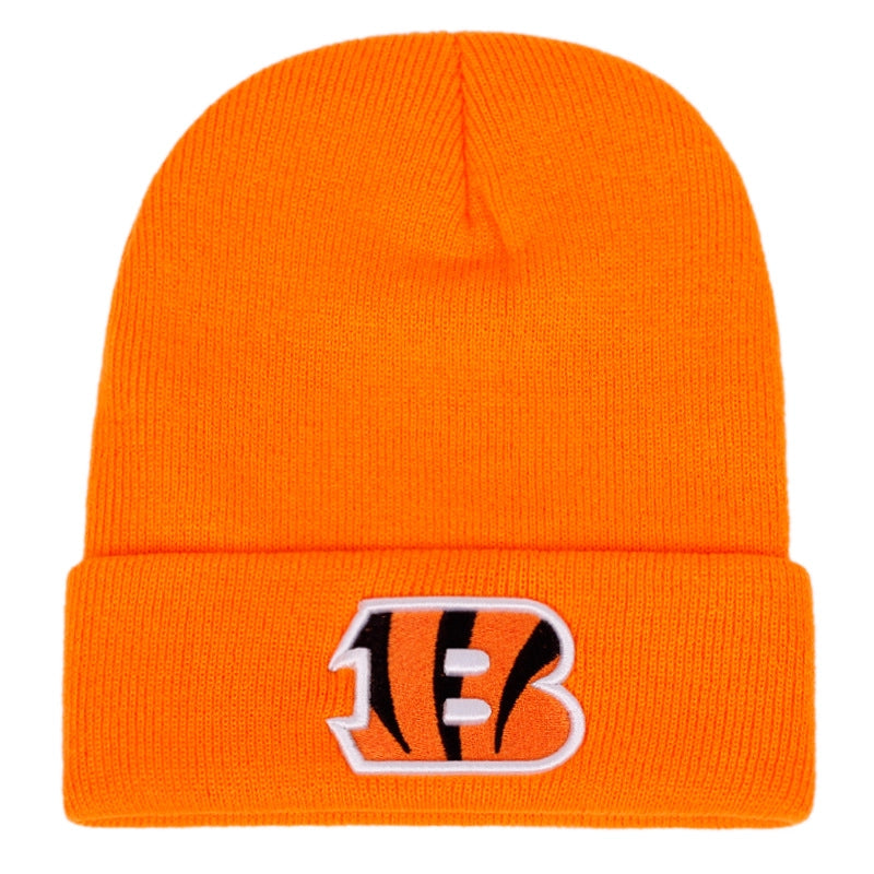 Cappelli ricamati con la lettera B, colore arancione