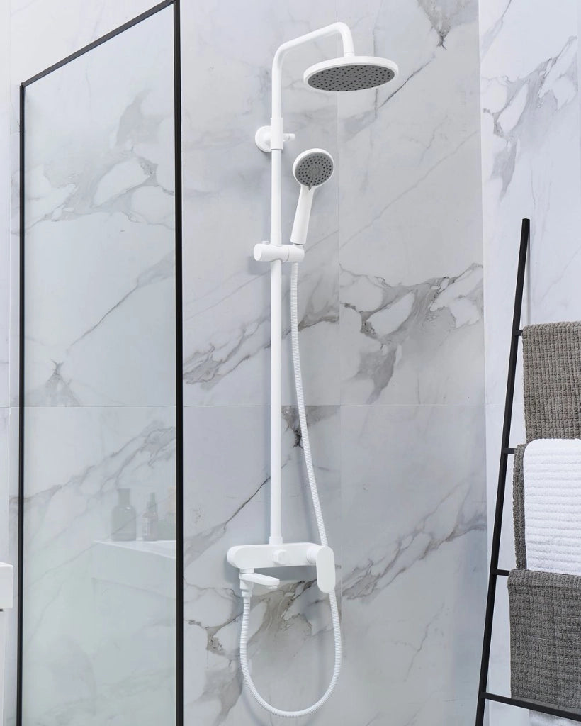 Moderno Set Colonna Doccia da Muro con Soffione a Pioggia in Ottone Bianco Opaco