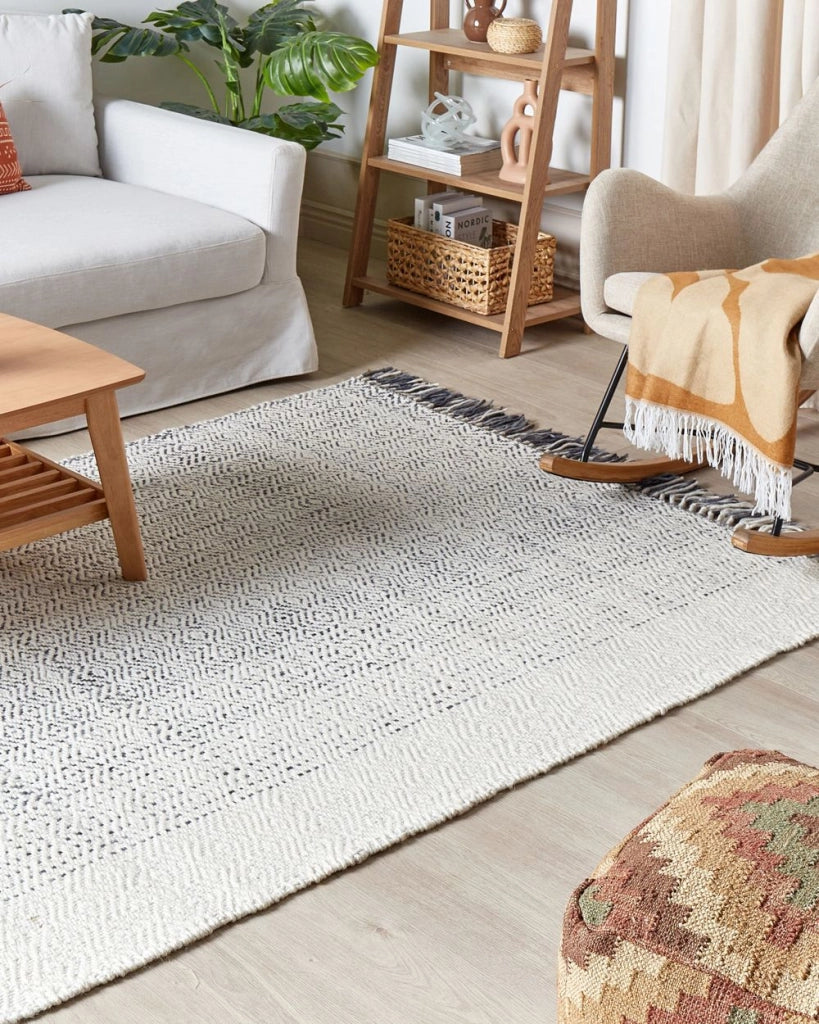 Tappeto Bianco e Grigio Lana Cotone 140x200 cm Tessuto a mano a trama piatta con nappe