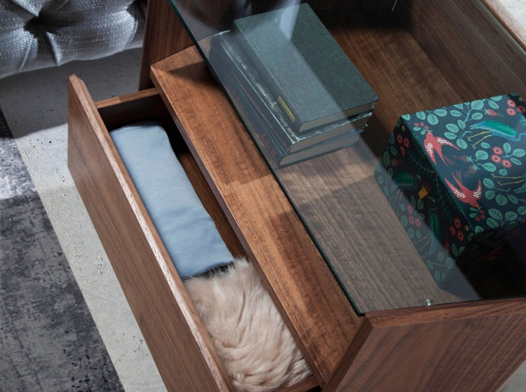 Comodino in noce con piano in vetro temperato