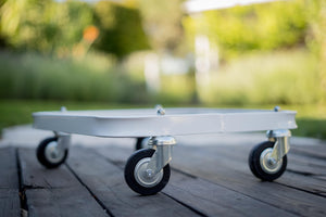 Carrello per vasi in cemento e terracotta quadro